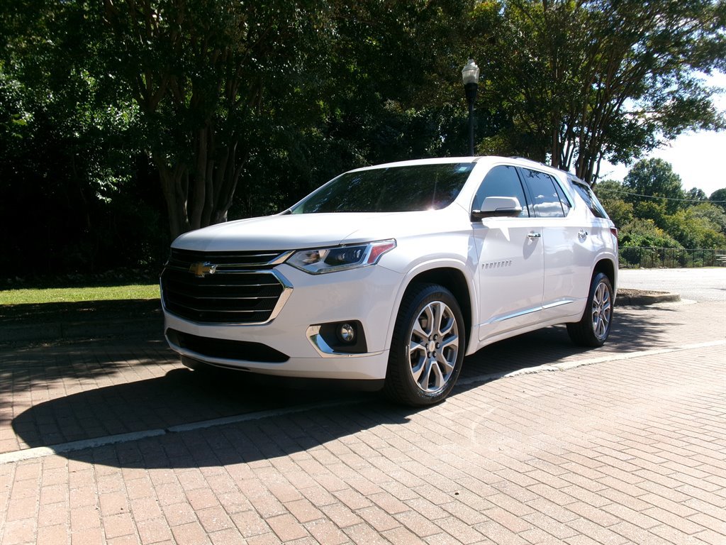 Used 2020 Chevrolet Traverse Premier FWD image 1