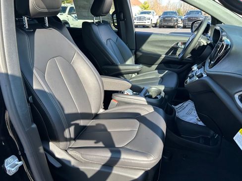 New 2026 Chrysler Pacifica Select image 26