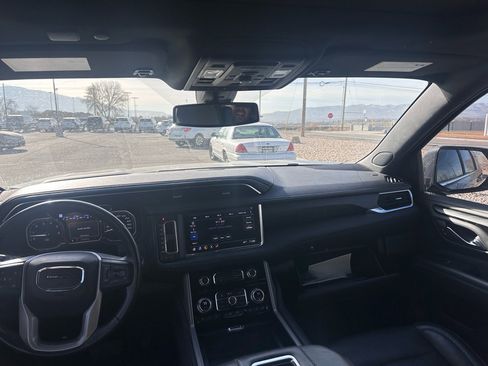Used 2021 GMC Yukon XL Denali image 10