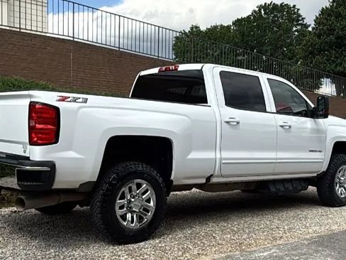 Used 2019 Chevrolet Silverado 2500 LT AWD/4WD image 7