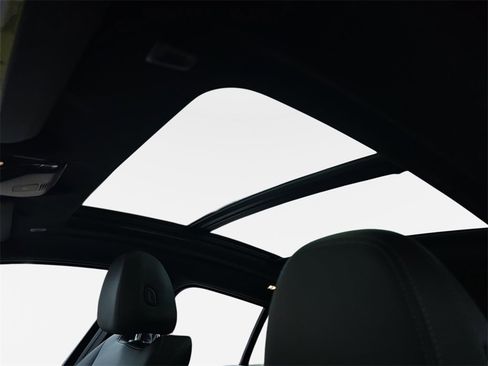 Used 2024 BMW X4 xDrive30i w/ Parking Assistance Package image 32