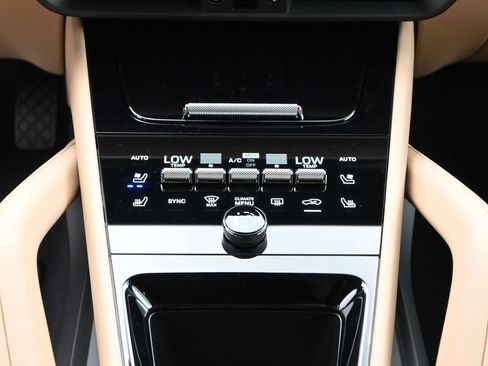 Certified 2025 Porsche Cayenne E-Hybrid AWD/4WD image 24