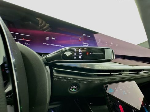 Used 2025 Cadillac Escalade Luxury image 18