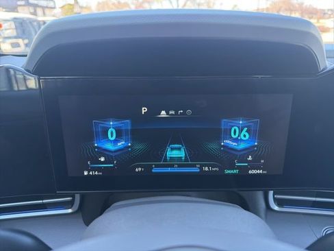 Used 2024 Hyundai Elantra SEL image 23