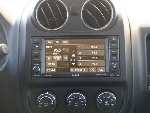 Used 2017 Jeep Patriot High Altitude image 29