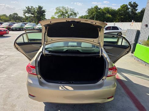 Used 2011 Toyota Corolla LE FWD image 24