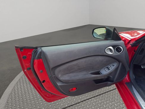 Used 2009 Nissan 370Z Touring RWD image 20