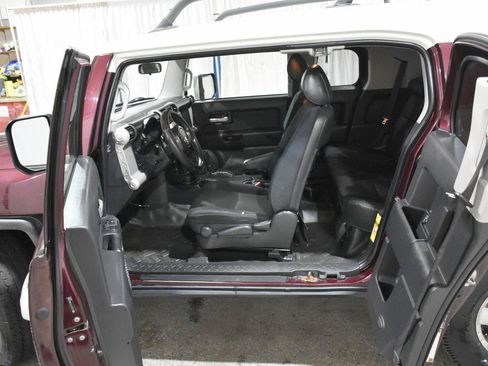 Used 2007 Toyota FJ Cruiser 2WD image 8