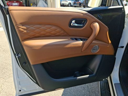 Used 2024 INFINITI QX80 Sensory w/ All-Season Package AWD/4WD image 12