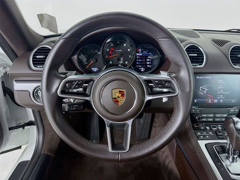 Used 2022 Porsche 718 Cayman RWD image 11