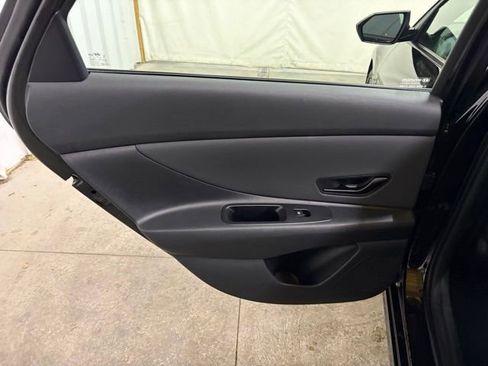 Used 2025 Hyundai Elantra Sport FWD image 16