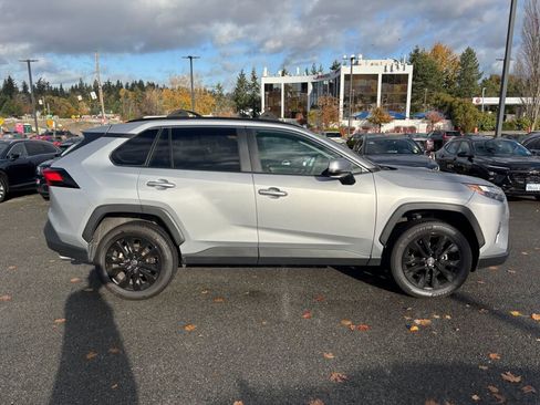 Used 2023 Toyota RAV4 XLE Premium image 4