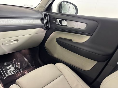 Used 2026 Volvo XC40 B5 Ultra image 28
