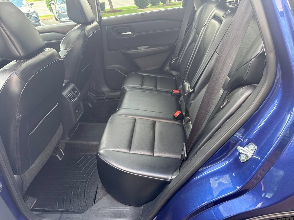 Used 2022 Nissan Rogue SV w/ SV Premium Package FWD image 25
