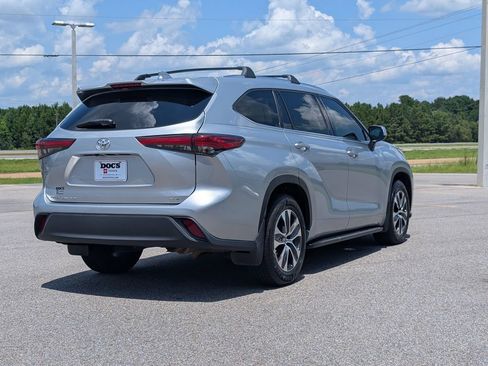 Used 2020 Toyota Highlander XLE FWD image 5