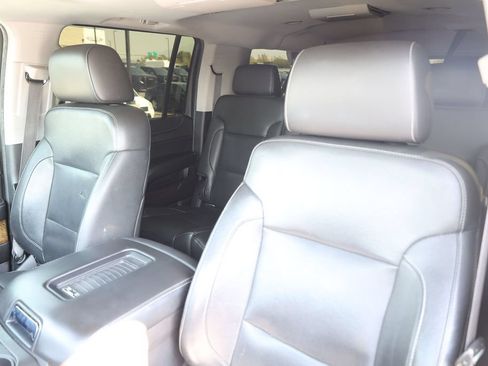 Used 2016 GMC Yukon XL SLT w/ Open Road Package AWD/4WD image 16