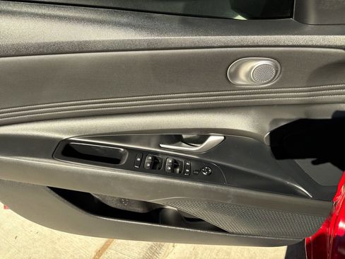 Used 2023 Hyundai Elantra SEL w/ Convenience Package image 19