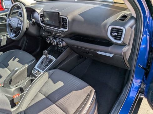 Used 2025 Hyundai Venue Limited FWD image 35