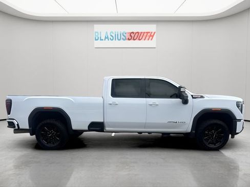 Used 2024 GMC Sierra 2500 AT4 w/ AT4 Preferred Package AWD/4WD image 2