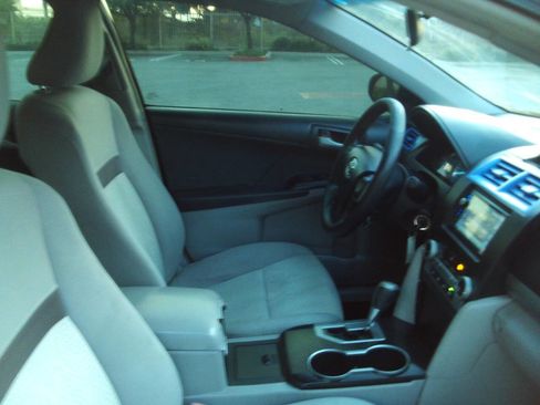 Used 2012 Toyota Camry LE image 28