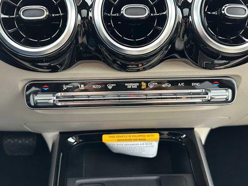 Used 2026 Mercedes-Benz GLB 250 4MATIC image 27