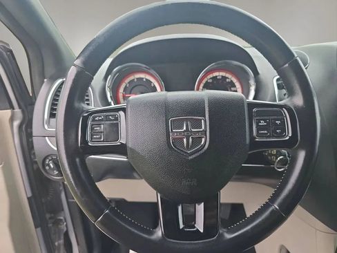 Used 2018 Dodge Grand Caravan SXT FWD image 15