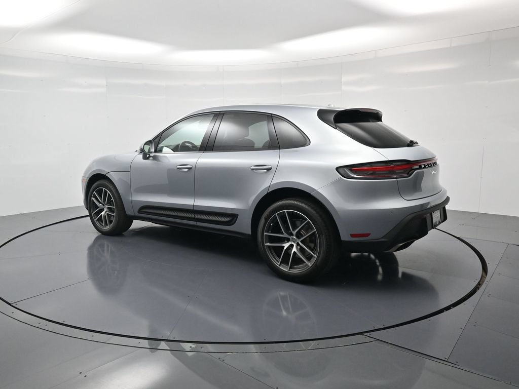 Certified 2023 Porsche Macan AWD/4WD image 3