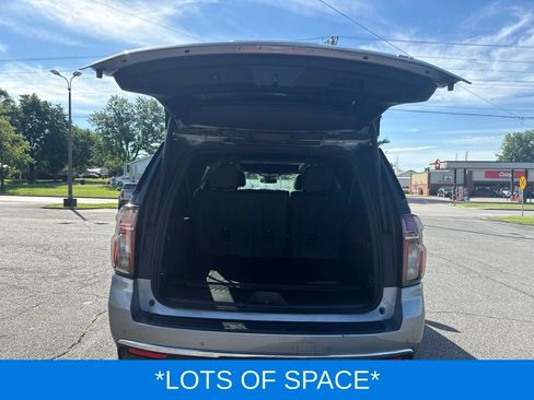 Used 2023 Chevrolet Suburban LT w/ Luxury Package AWD/4WD image 9