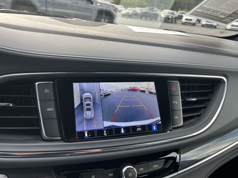 Used 2024 Buick Enclave Premium image 16