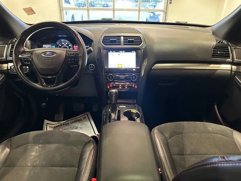 Used 2018 Ford Explorer XLT w/ XLT Appearance Package AWD/4WD image 9