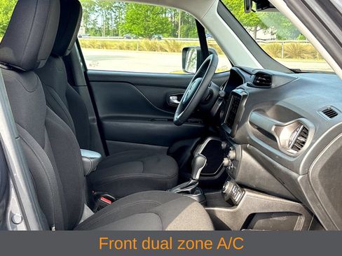 Used 2023 Jeep Renegade Latitude AWD/4WD image 9