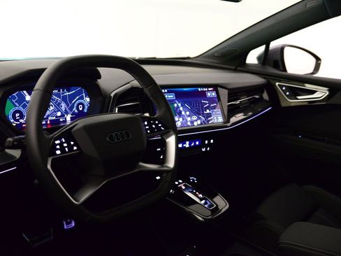 Used 2025 Audi Q4 e-tron Premium Plus w/ Premium Plus image 29