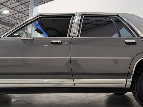 Used 1988 Ford LTD Crown Victoria RWD image 31