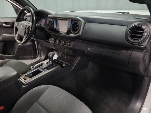 Used 2019 Toyota Tacoma TRD Off-Road w/ Technology Package AWD/4WD image 24
