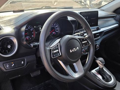 Used 2023 Kia Forte LXS w/ LXS Technology Package image 11