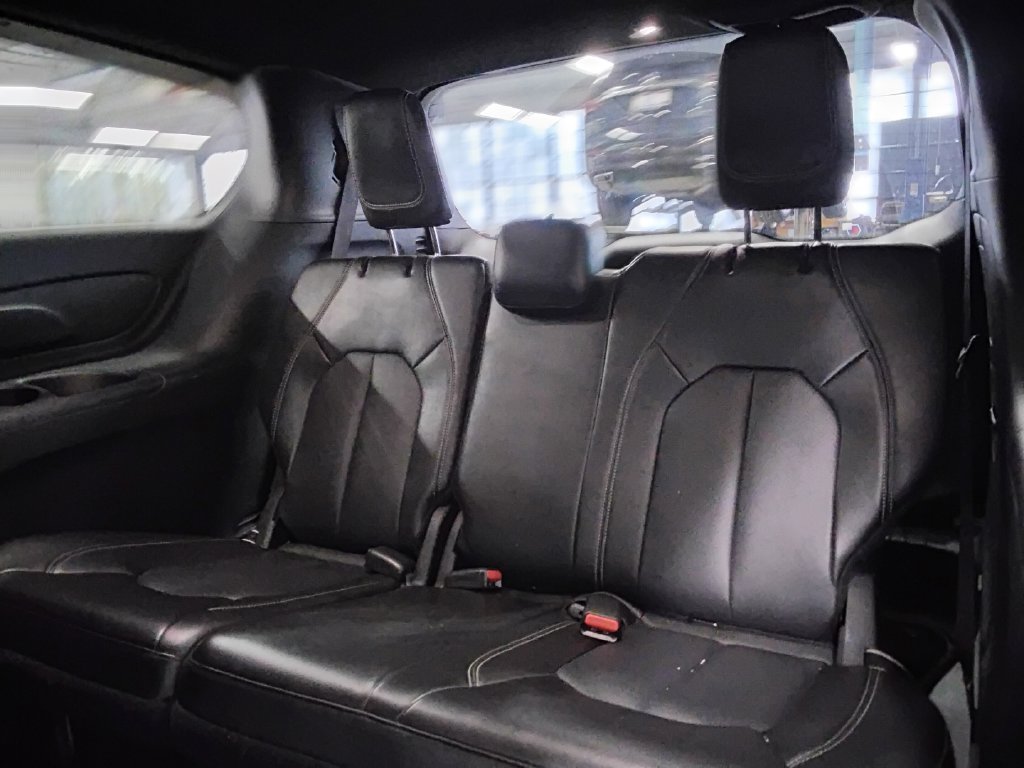 Used 2024 Chrysler Pacifica Limited FWD image 11