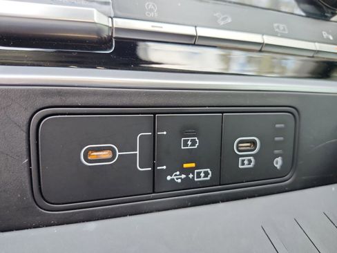 Certified 2025 Hyundai Santa Fe SEL image 24