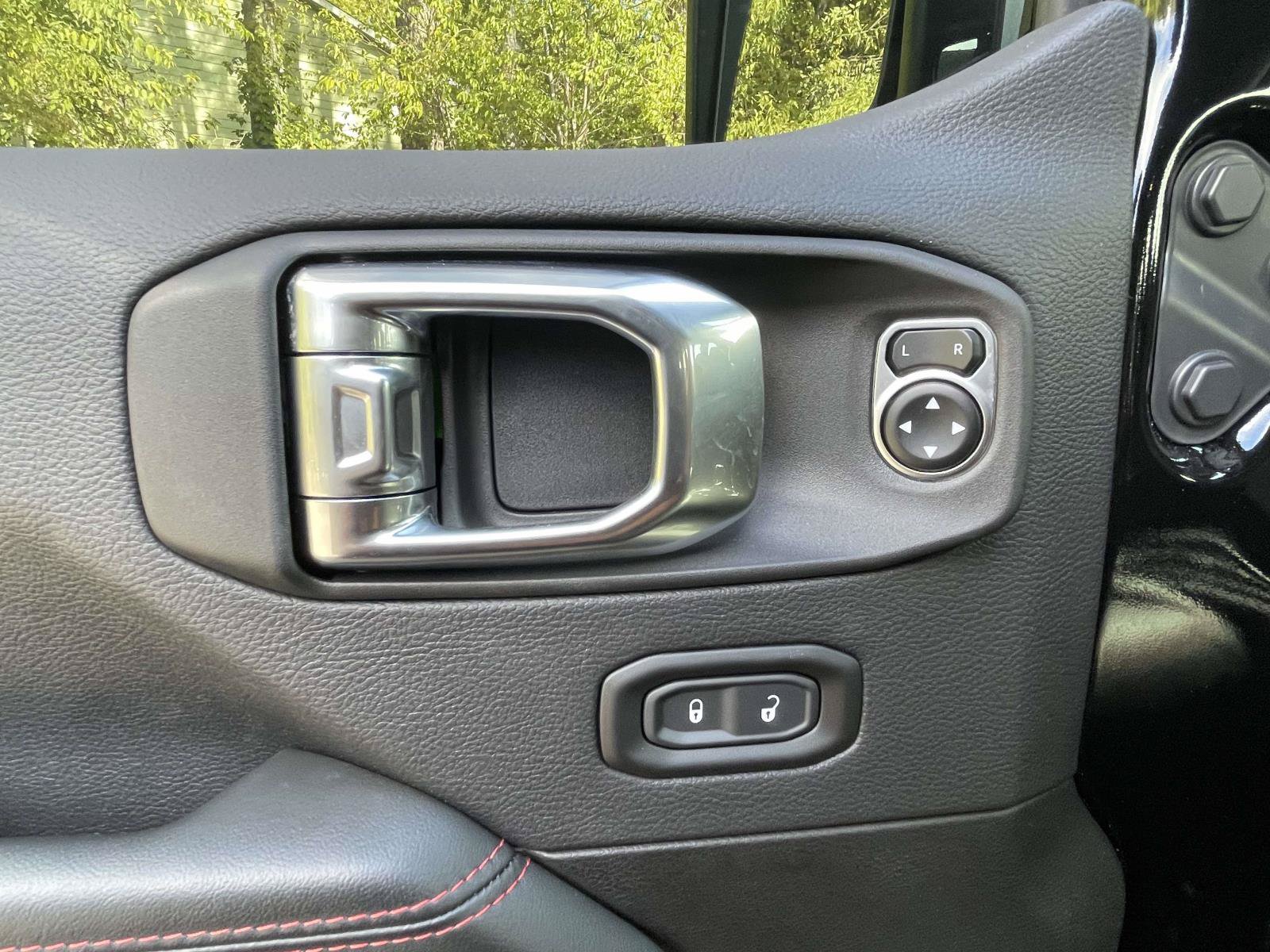Certified 2025 Jeep Wrangler Unlimited Rubicon AWD/4WD image 19