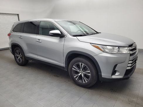 Used 2018 Toyota Highlander LE image 11