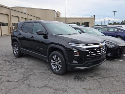 Used 2025 Chevrolet Equinox LT FWD image 1