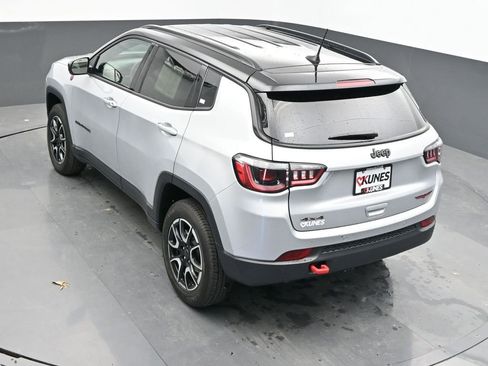 Used 2025 Jeep Compass Trailhawk AWD/4WD image 42