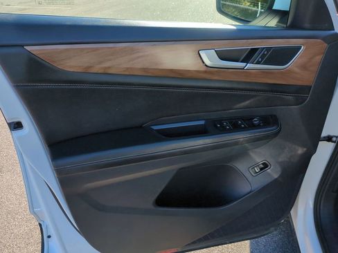 Used 2024 Volkswagen Atlas SE image 12