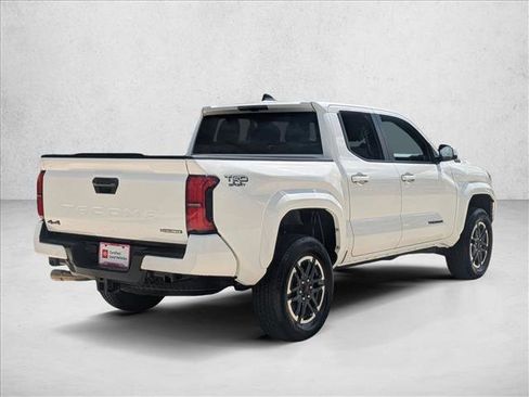 Used 2025 Toyota Tacoma TRD Sport AWD/4WD image 5