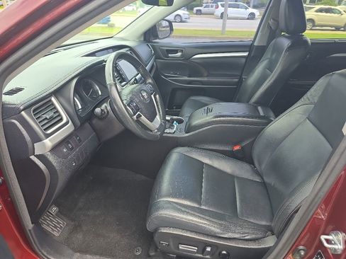 Used 2017 Toyota Highlander SE AWD/4WD image 8