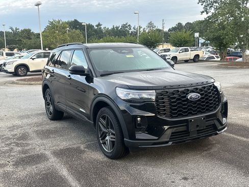 Used 2025 Ford Explorer ST-Line w/ ST-Line Street Pack AWD/4WD image 3