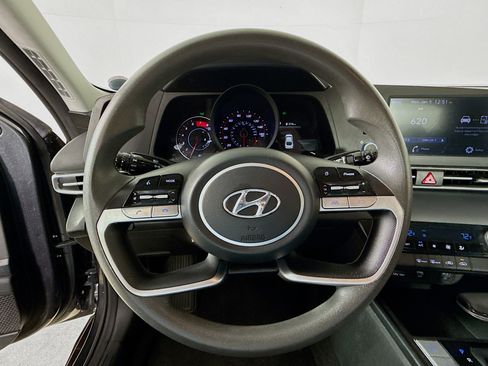 Used 2023 Hyundai Elantra SEL image 11