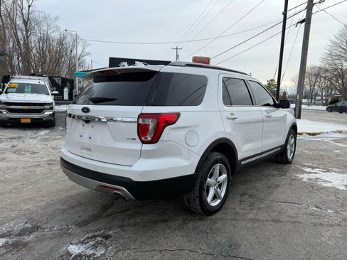 Used 2017 Ford Explorer XLT image 5