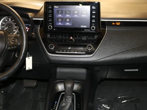 Used 2022 Toyota Corolla LE image 21