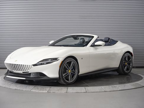 Used 2025 Ferrari Roma Spider image 1