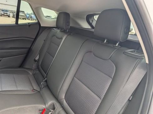 Used 2025 Chevrolet Trax LT FWD image 27